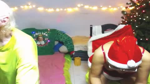 Snapshot of cuteandsexyone chatting on December 24, 7:44 pm CuteAndSexyOne  Na and Brian online show from December 24, 7:44 pm