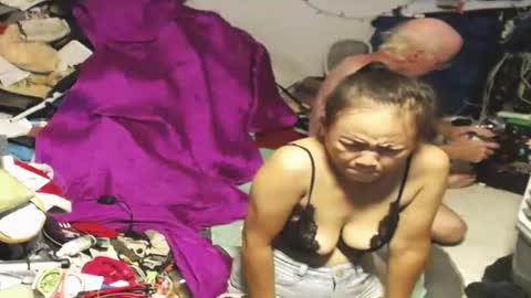 Snapshot of cuteandsexyone chatting on June 22, 5:59 am CuteAndSexyOne Na and Brian online show from June 22, 5:59 am