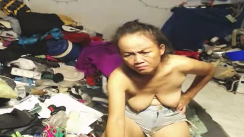 Snapshot of cuteandsexyone chatting on July 7, 4:22 pm CuteAndSexyOne Na and Brian online show from July 7, 4:22 pm