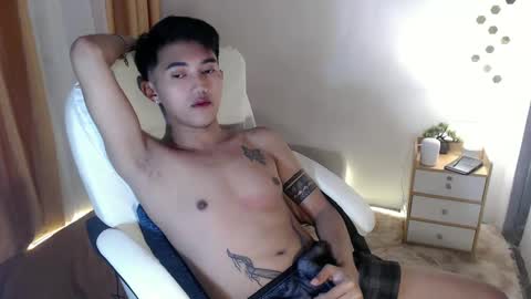 Snapshot of cuteasiancock98 chatting on February 1, 12:07 am Steph online show from February 1, 12:07 am