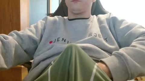 Cuteboy090 online show from April 29, 9:02 am
