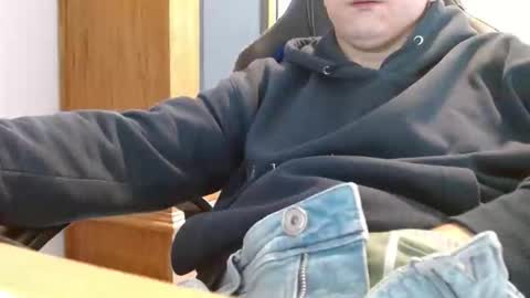 Snapshot of cuteboy090 chatting on May 11, 8:42 am Cuteboy090 online show from May 11, 8:42 am