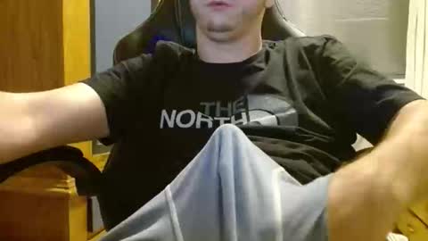 Snapshot of cuteboy090 chatting on June 3, 6:13 pm Cuteboy090 online show from June 3, 6:13 pm