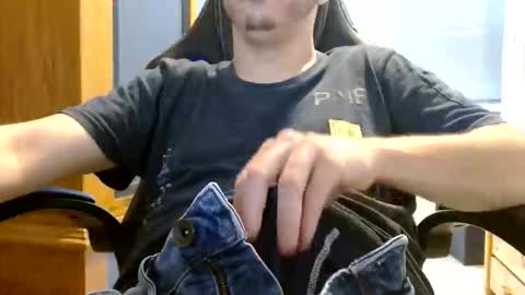Snapshot of cuteboy090 chatting on June 8, 9:53 am Cuteboy090 online show from June 8, 9:53 am