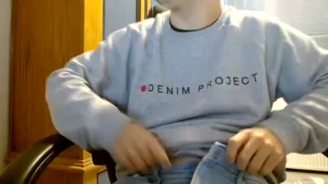 Snapshot of cuteboy090 chatting on June 12, 10:14 am Cuteboy090 online show from June 12, 10:14 am