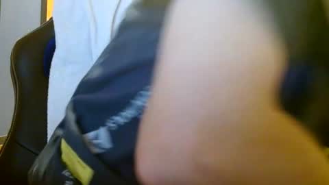 Snapshot of cuteboy090 chatting on June 20, 10:18 am Cuteboy090 online show from June 20, 10:18 am