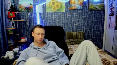 cuteboy228 online show from February 13, 10:39 pm