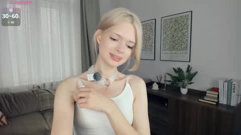Snapshot of cutebrutality chatting on October 24, 7:49 am Alice online show from October 24, 7:49 am