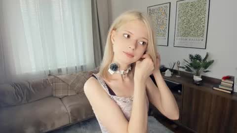 Snapshot of cutebrutality chatting on October 27, 8:07 am Alice online show from October 27, 8:07 am