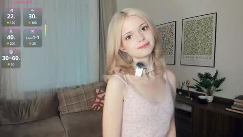 Snapshot of cutebrutality chatting on November 4, 7:29 am Alice online show from November 4, 7:29 am