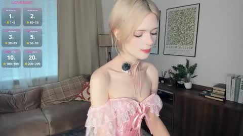 Snapshot of cutebrutality chatting on November 10, 8:13 am Alice online show from November 10, 8:13 am