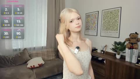 Snapshot of cutebrutality chatting on November 19, 7:41 am Alice online show from November 19, 7:41 am