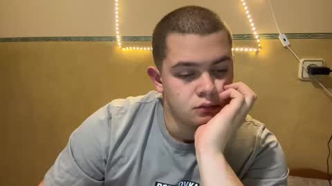 Snapshot of cutebutnaughty_ chatting on November 1, 7:49 pm Alex online show from November 1, 7:49 pm