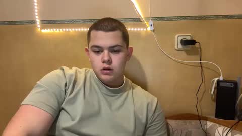 Snapshot of cutebutnaughty_ chatting on November 5, 8:20 pm Alex online show from November 5, 8:20 pm