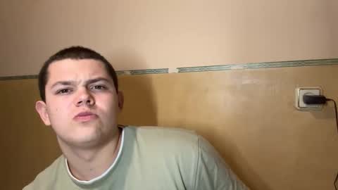 Snapshot of cutebutnaughty_ chatting on November 18, 8:24 pm Alex online show from November 18, 8:24 pm