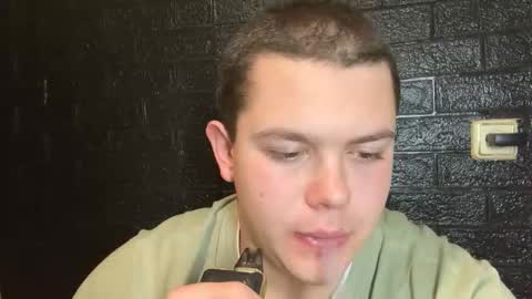 Snapshot of cutebutnaughty_ chatting on November 21, 8:18 pm Alex online show from November 21, 8:18 pm