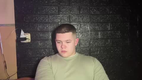 Snapshot of cutebutnaughty_ chatting on February 12, 10:16 pm Alex online show from February 12, 10:16 pm