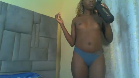 Snapshot of cuteebony16 chatting on June 18, 9:19 pm tawi online show from June 18, 9:19 pm