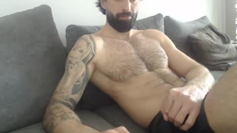 cuteeboy online show from April 18, 9:46 am