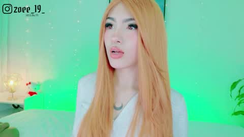 Snapshot of cuteezoe chatting on April 18, 4:05 am Zoe online show from April 18, 4:05 am
