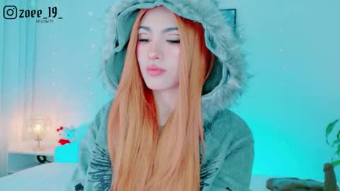 Snapshot of cuteezoe chatting on April 19, 2:44 am Zoe online show from April 19, 2:44 am