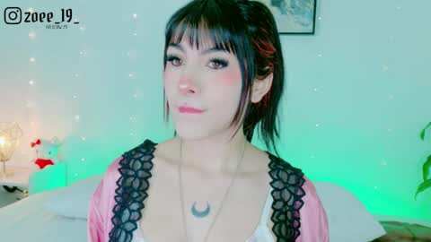 Snapshot of cuteezoe chatting on April 26, 4:21 am Zoe online show from April 26, 4:21 am