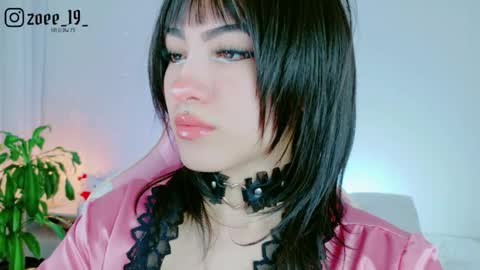 Snapshot of cuteezoe chatting on May 2, 3:55 am Zoe online show from May 2, 3:55 am