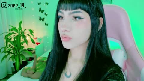 Snapshot of cuteezoe chatting on May 15, 2:40 am Zoe online show from May 15, 2:40 am