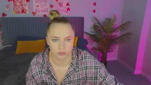 Snapshot of cutefever chatting on June 15, 12:57 am Amyy online show from June 15, 12:57 am