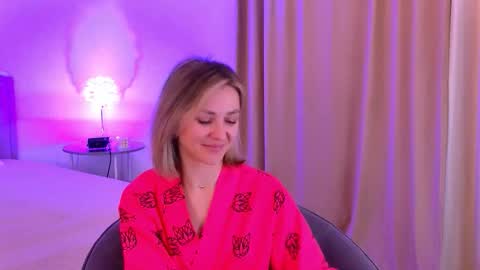 Snapshot of cutemirage chatting on November 13, 2:49 pm cutemirage online show from November 13, 2:49 pm