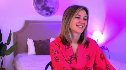 Snapshot of cutemirage chatting on February 21, 2:40 pm cutemirage online show from February 21, 2:40 pm