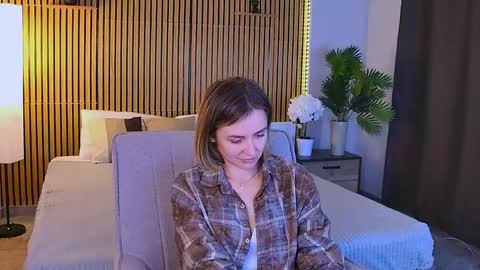 cutemirage online show from April 18, 7:07 pm