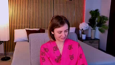 Snapshot of cutemirage chatting on April 21, 2:45 pm cutemirage online show from April 21, 2:45 pm