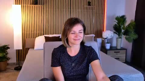 Snapshot of cutemirage chatting on May 24, 2:44 pm cutemirage online show from May 24, 2:44 pm