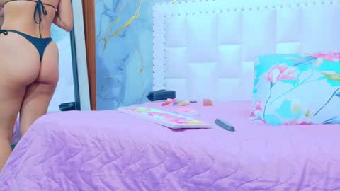 cutepetitee online show from October 19, 7:47 pm