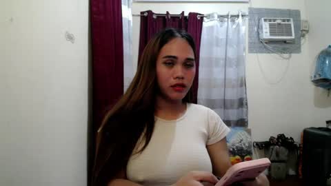 Snapshot of cutepinay143 chatting on July 7, 7:23 am isabel online show from July 7, 7:23 am