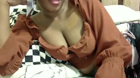 cutermilly online show from December 24, 9:17 am