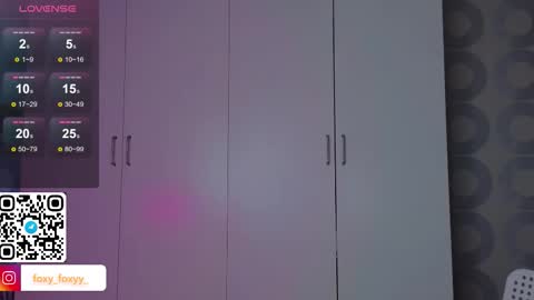 Snapshot of cuteroxyfoxyy chatting on February 9, 9:24 am Roxy online show from February 9, 9:24 am