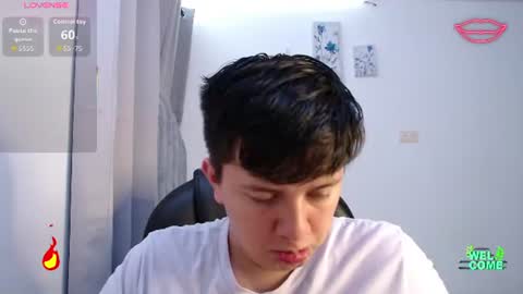 Snapshot of cutesmith_04 chatting on June 11, 1:38 am smith online show from June 11, 1:38 am