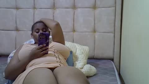 cutestebony1 online show from October 3, 10:07 pm