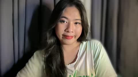 Snapshot of cutestgurl_ chatting on June 1, 9:22 am cute online show from June 1, 9:22 am