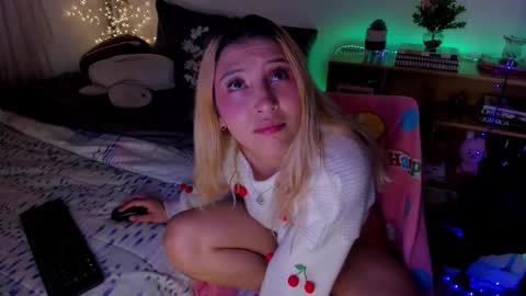 cuteweed420 online show from March 20, 4:39 am