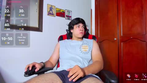 Snapshot of cuteznowyy chatting on December 9, 6:35 pm Ask me online show from December 9, 6:35 pm