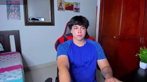 Snapshot of cuteznowyy chatting on December 18, 10:46 pm Ask me online show from December 18, 10:46 pm