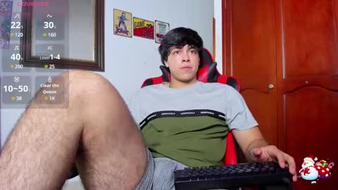 Snapshot of cuteznowyy chatting on December 23, 8:25 pm Ask me online show from December 23, 8:25 pm