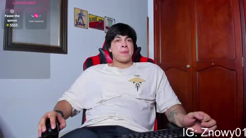 Snapshot of cuteznowyy chatting on January 8, 12:17 am Ask me online show from January 8, 12:17 am