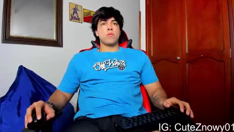 Snapshot of cuteznowyy chatting on January 19, 7:04 pm Ask me online show from January 19, 7:04 pm