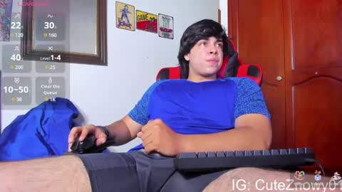 Snapshot of cuteznowyy chatting on February 12, 10:59 pm Ask me online show from February 12, 10:59 pm