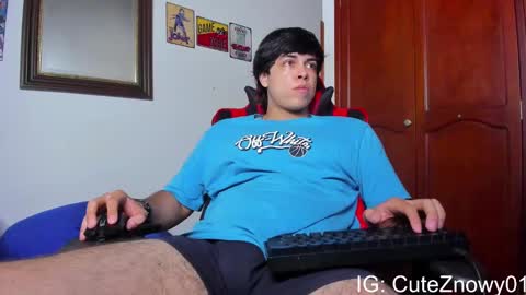 Snapshot of cuteznowyy chatting on February 24, 8:47 pm Ask me online show from February 24, 8:47 pm