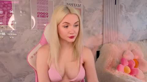Snapshot of cutie_angels chatting on June 9, 3:40 am HelloMy name Eva online show from June 9, 3:40 am
